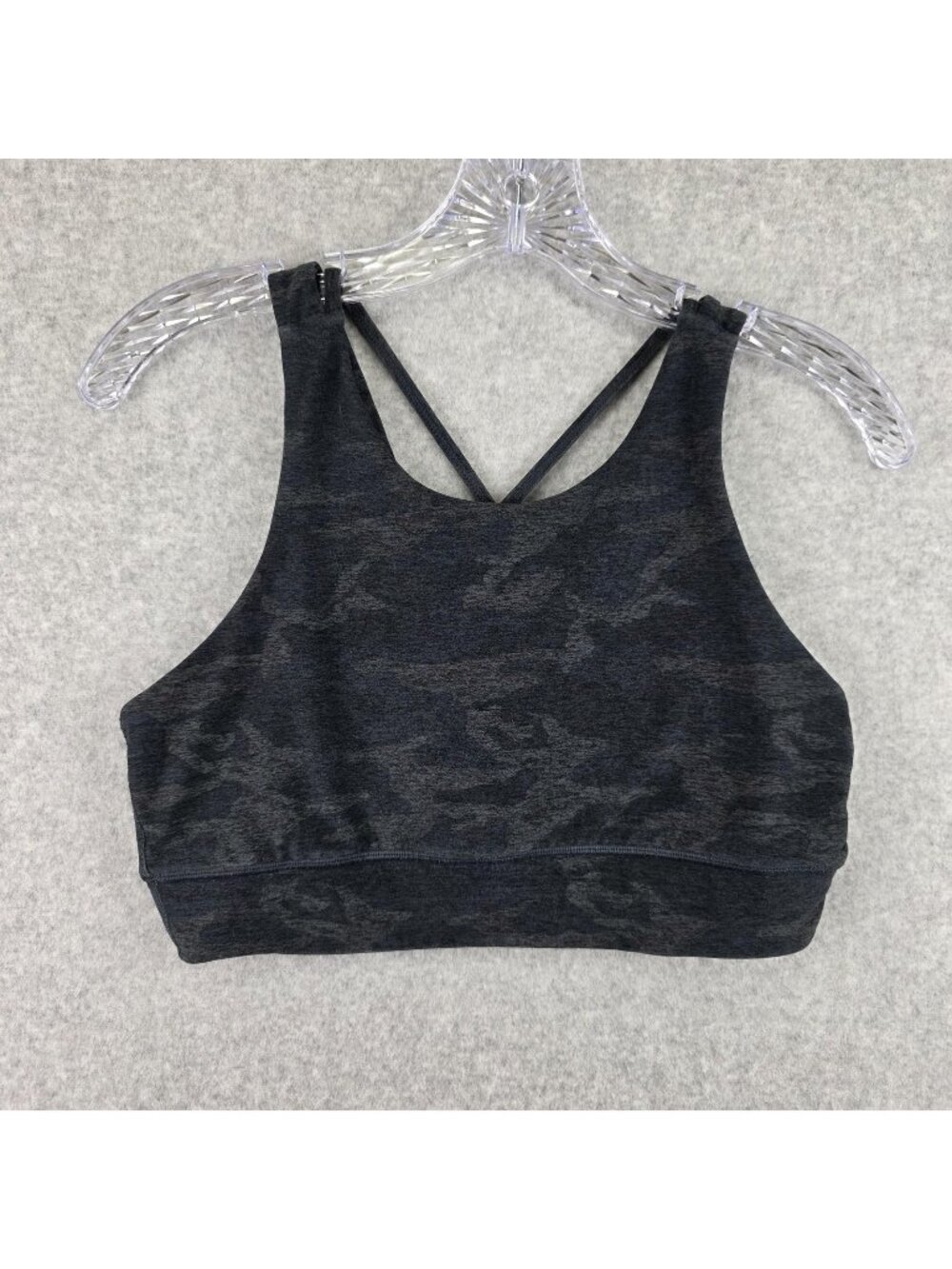 Vuori Sports Bra Womens M Gray Camo Crossback Strappy Yoga Workout Athletic